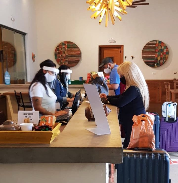 Primeira cliente é recebida com aplausos em Bonito MS Primeira cliente é recebida com aplausos em Bonito MS