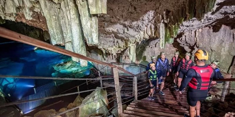 Flutuao Gruta do Mimoso